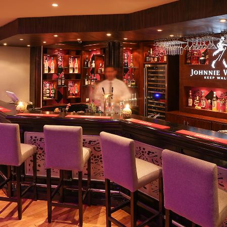 Art Palace Suites & Spa Касабланка Экстерьер фото A bar in a hotel