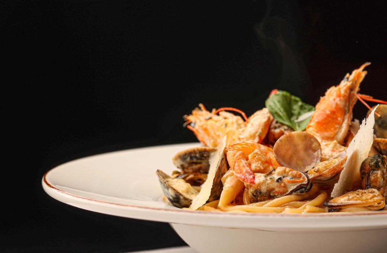 Art Palace Suites & Spa Касабланка Экстерьер фото Seafood pasta
