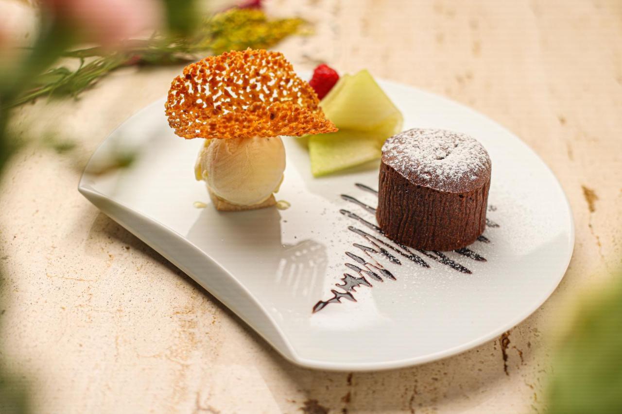 Art Palace Suites & Spa Касабланка Экстерьер фото A chocolate dessert