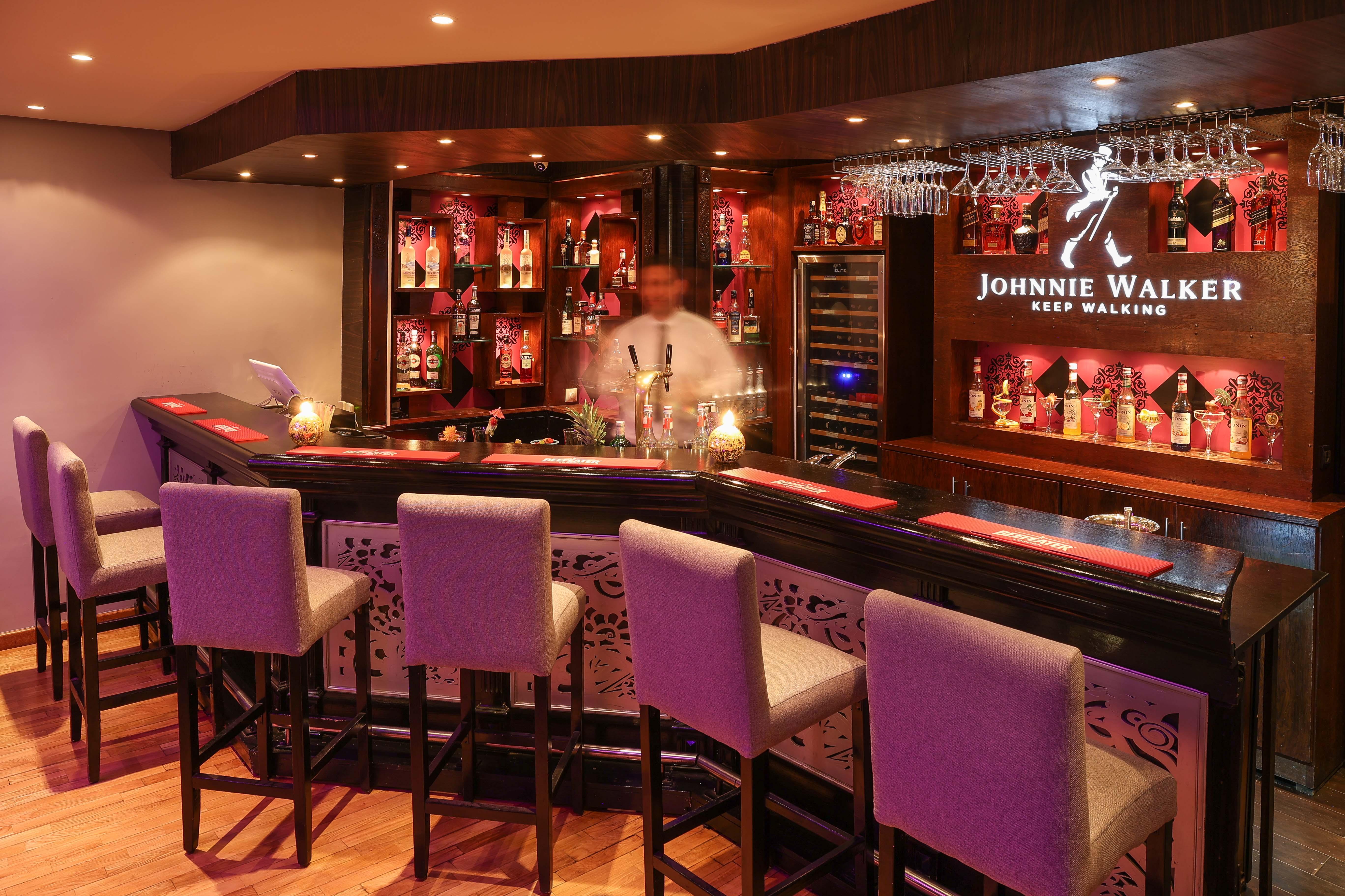 Art Palace Suites & Spa Касабланка Экстерьер фото A bar in a hotel